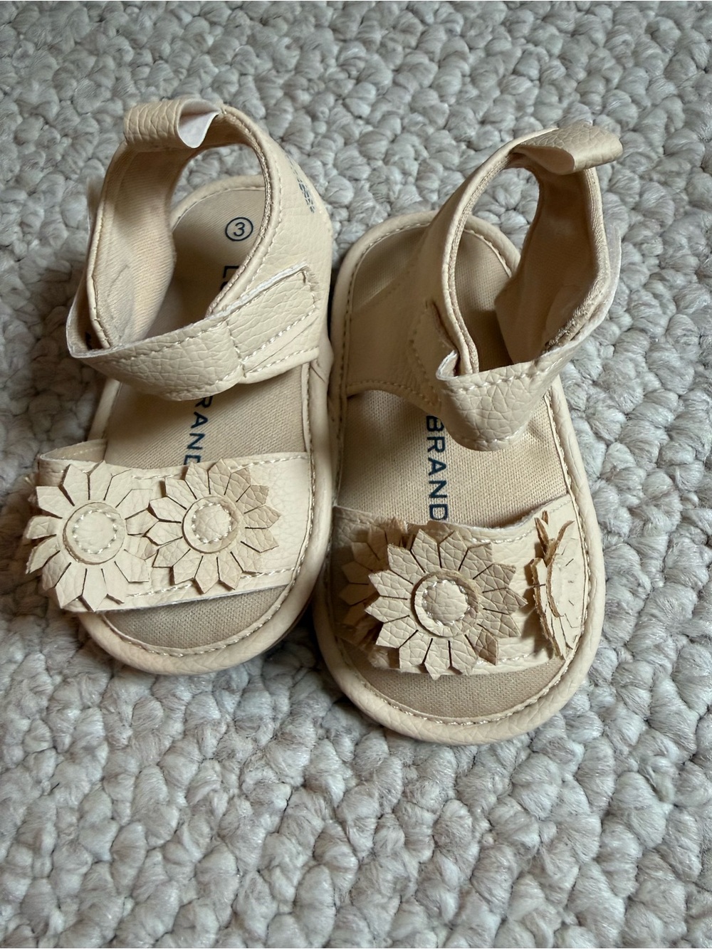 Lucky Brand Baby Girls Flower Appliqué Sandals Cream Size 3 Boho Crib Shoe